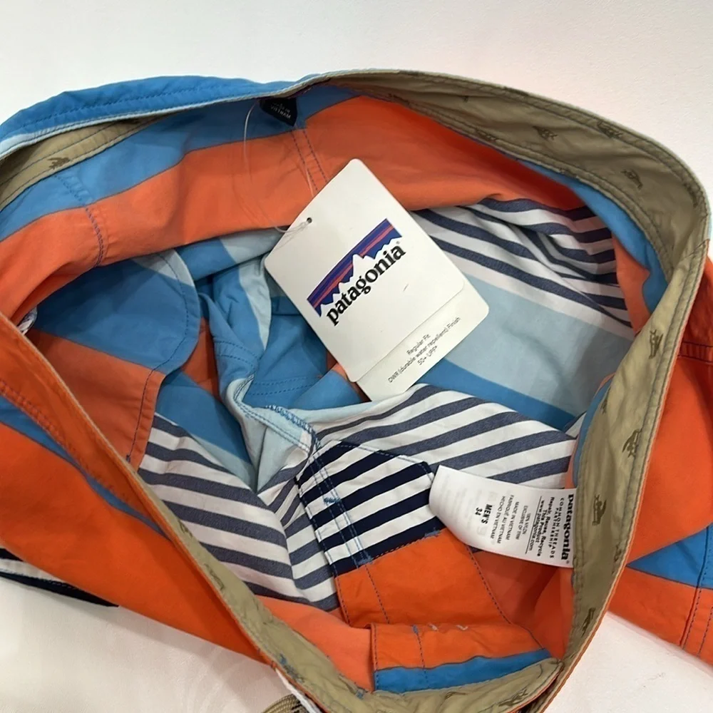 Patagonia printed Wavefarer board shorts 19” size 34. NWT